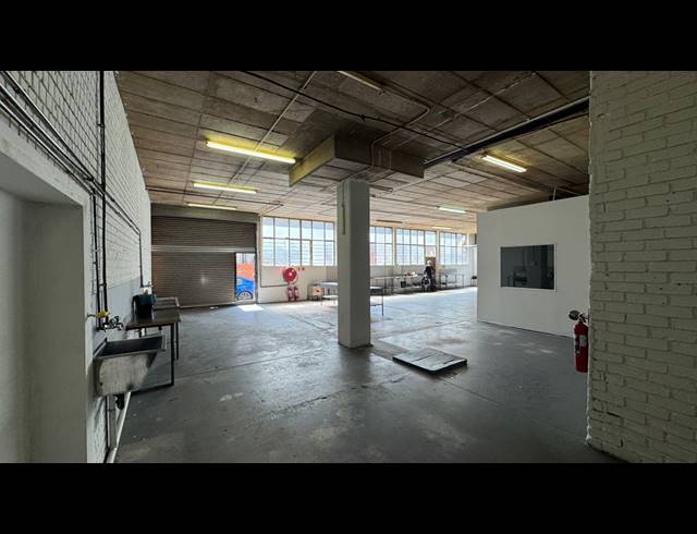400M² WAREHOUSE TO LET IN WYNBERG